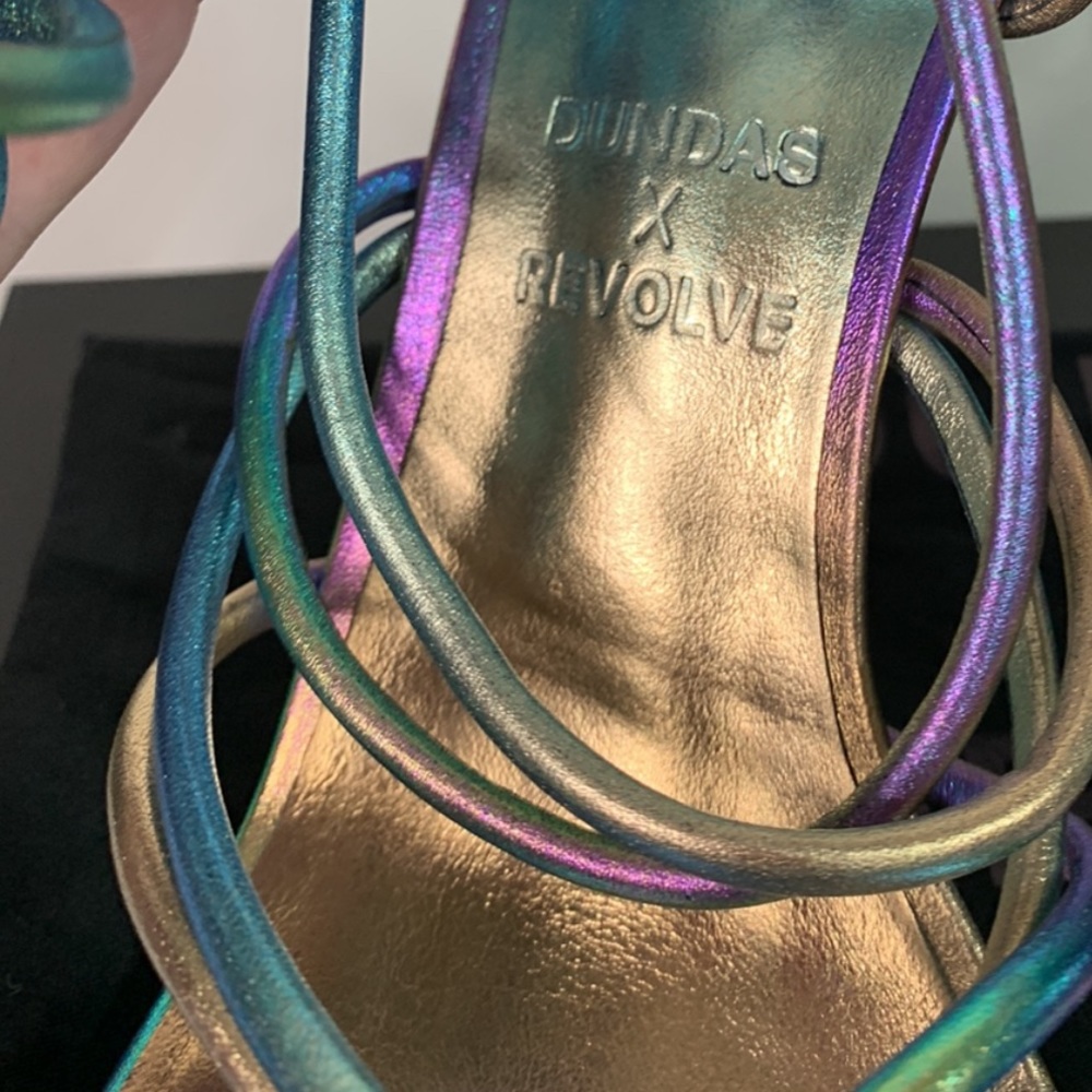 Comes with Original Box Iggy Heel in Multi
DUNDAS x REVOLVE, 7.5 - Picture 7 of 14